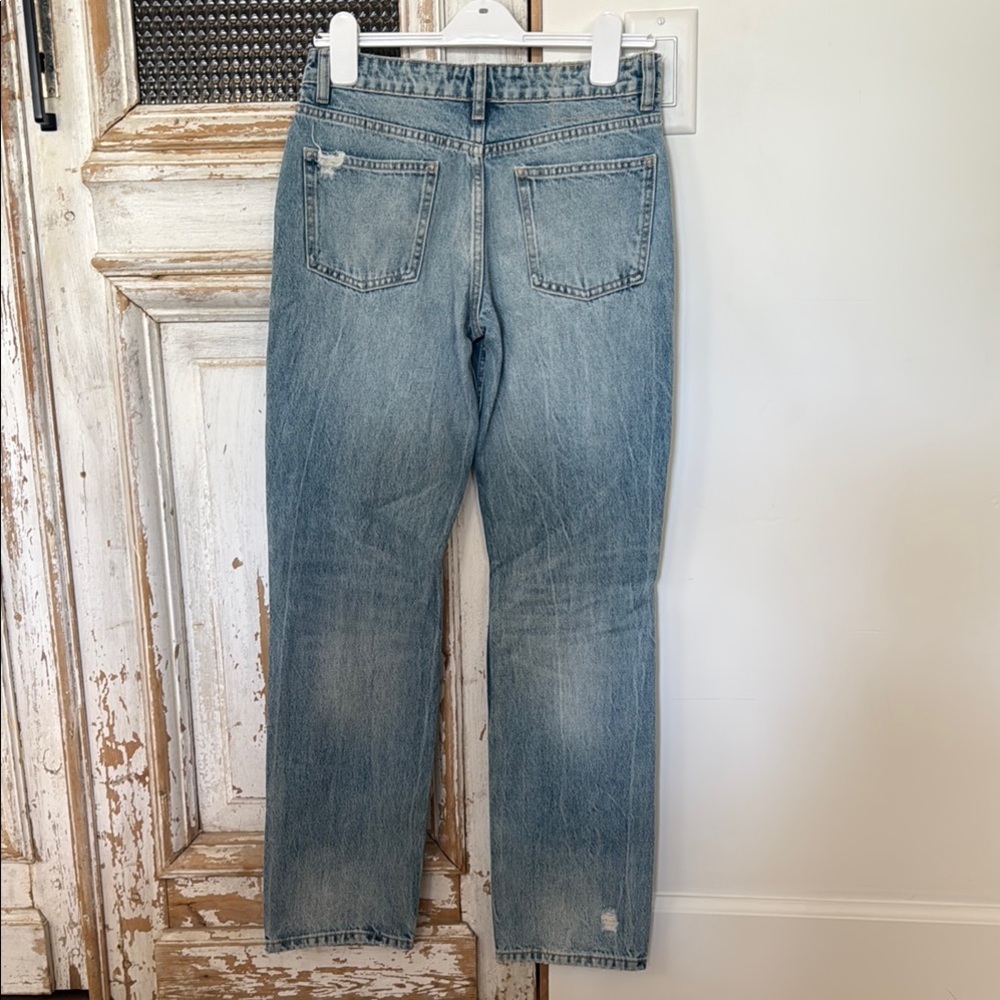 Zara Blue Straight-Leg Jeans with Timeless Style
